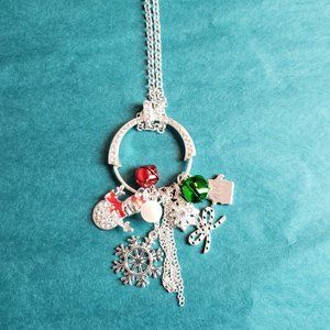 2/10$ NWT Christmas holiday charms necklace